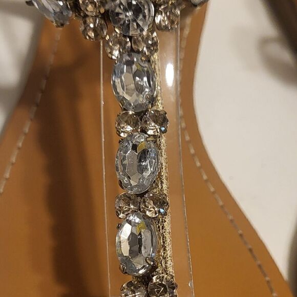 Unisa Gold Leather Rhinestone Jeweled T-Strap Flat Sandals sz.8 MSRP $120 - Picture 4 of 6